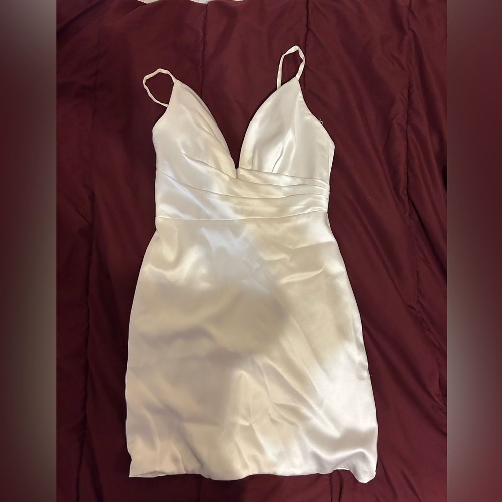 Ieena for Mac Duggal Size 2 white silk wrap around mini dress